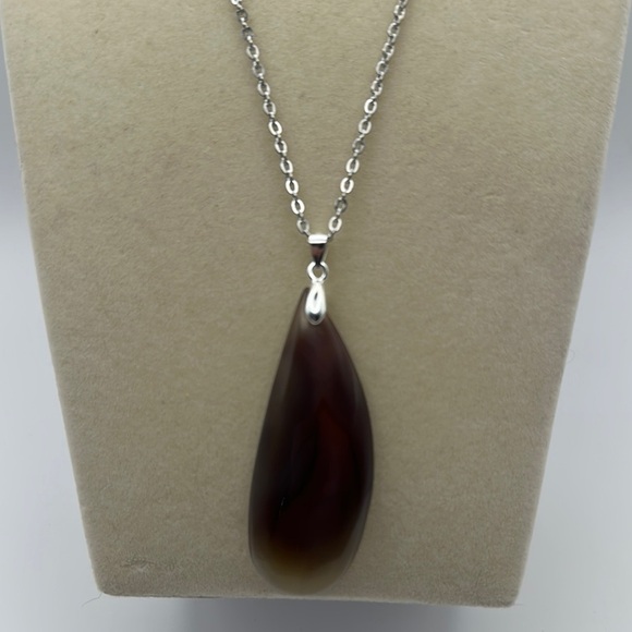 Elegant Long Oval Agate Pendant Necklace - Picture 3 of 8